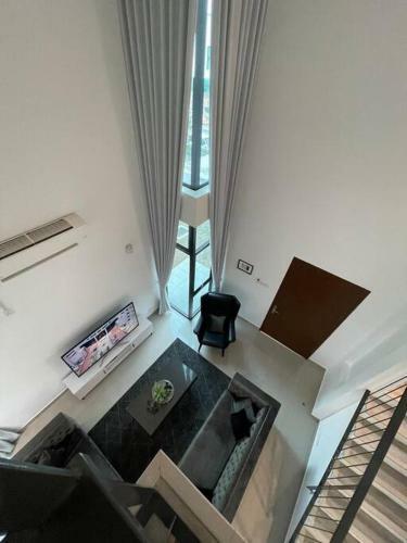 Five Bedrooms Residential Home With Free Wifi