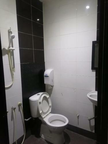 Oyo 90392 Pulai City Hotel