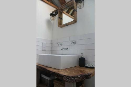 The Dovecote - Unique Self-contained 1bed Renovated Barn