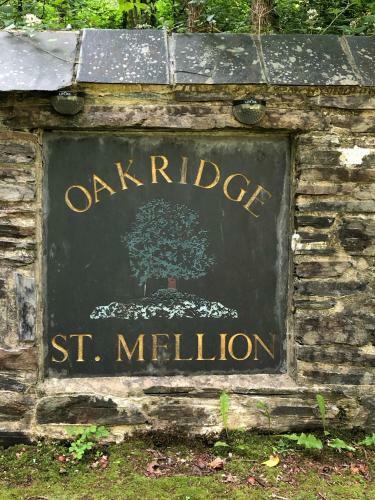 The Nineteenth, Oakridge St Mellion, Free Golf/spa
