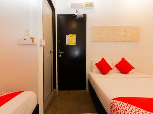 Oyo 44032 Zzz Hotel