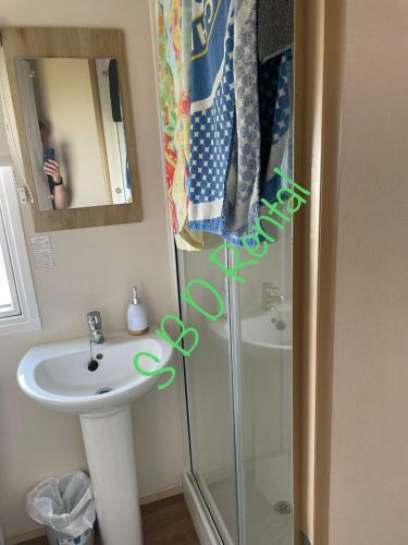 Summer Breeze Deluxe Caravan Rental