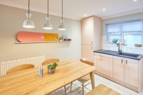 Host & Stay - 'salty' Seaview