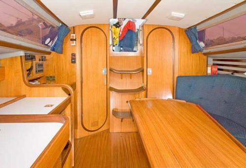 Cosy Sailing Boat Glamping Accommodation On The River In Sandwich