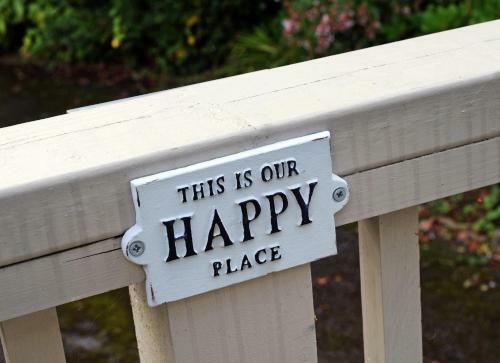 Valley Retreat - Peaceful Location, Walk To Beach, Parking