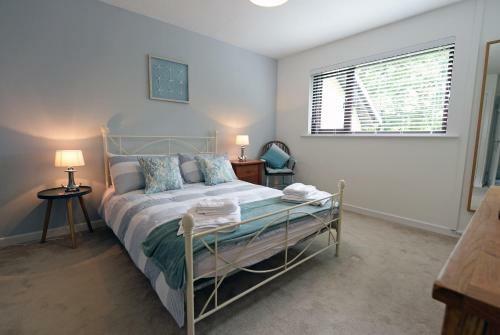 Valley Retreat - Peaceful Location, Walk To Beach, Parking