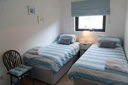 Valley Retreat - Peaceful Location, Walk To Beach, Parking