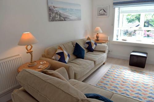 Valley Retreat - Peaceful Location, Walk To Beach, Parking