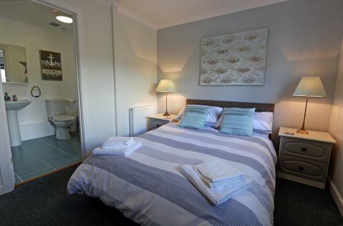 Valley Retreat - Peaceful Location, Walk To Beach, Parking