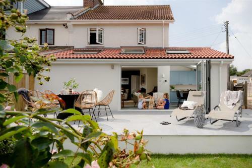 Littlefields - Stylish, Modern Cottage With Large Garden, Close To Beach