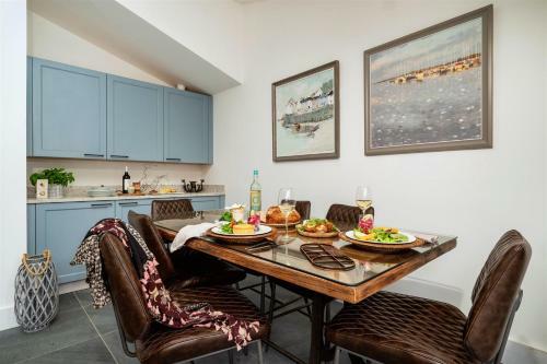 Littlefields - Stylish, Modern Cottage With Large Garden, Close To Beach