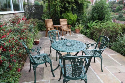 Bed & Breakfast The Raincliffe Hotel