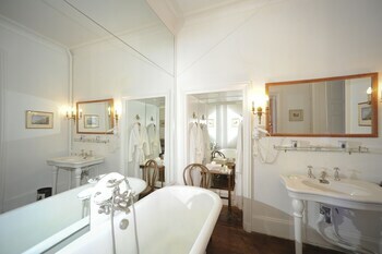 Hotel Chateau De Canisy