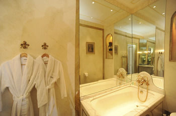 Hotel Chateau De Canisy