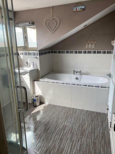 Yorkshire Coast, Three Bed Cottage, Parking Garden