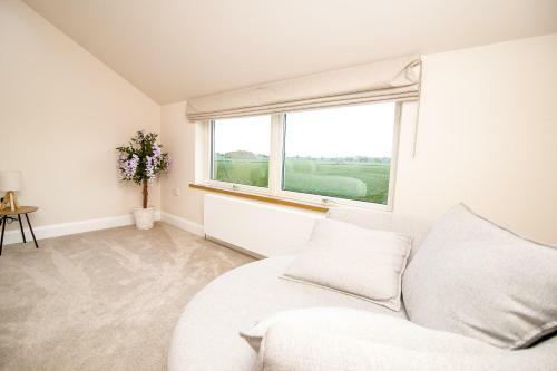 Beautiful Barn In Norfolk Countryside With A View