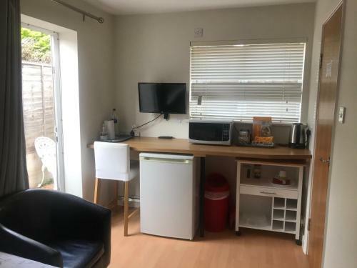 Apartamento Studio-2 Staines,heathrow, London-own Entrance