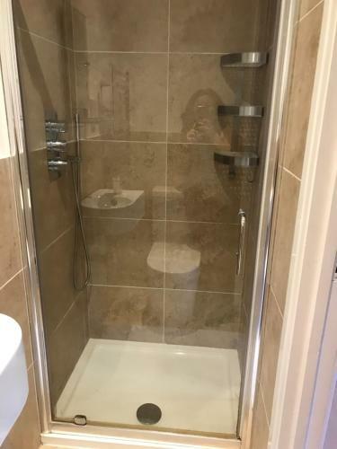 Apartamento Studio-2 Staines,heathrow, London-own Entrance