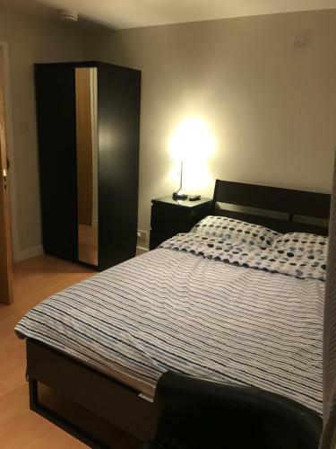 Apartamento Studio-2 Staines,heathrow, London-own Entrance