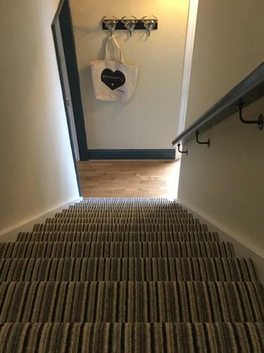 2 Bedroom Stamford Home With Parking