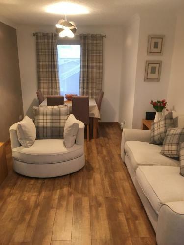 Kennedy Terrace; Modern 2 Bedroom House, Central