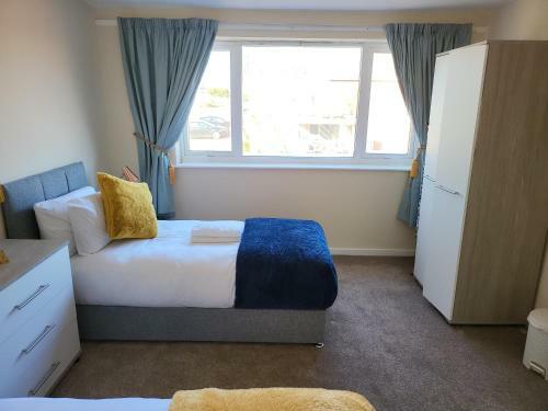 Beautiful 2-bedroom Service Apartment With Free Parking