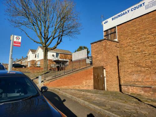 Beautiful 2-bedroom Service Apartment With Free Parking