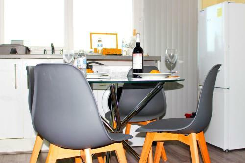 Beautiful 2-bedroom Service Apartment With Free Parking