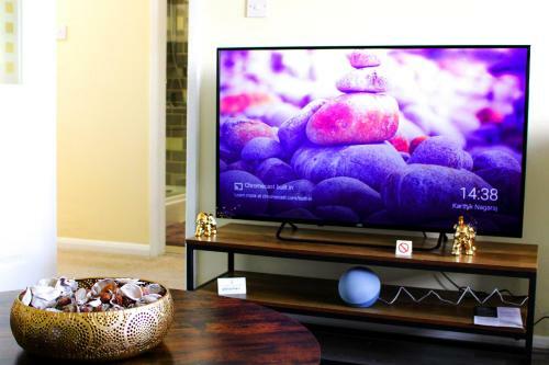 Beautiful 2-bedroom Service Apartment With Free Parking