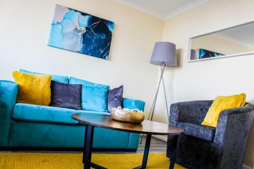 Beautiful 2-bedroom Service Apartment With Free Parking