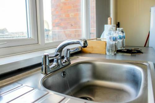 Beautiful 2-bedroom Service Apartment With Free Parking