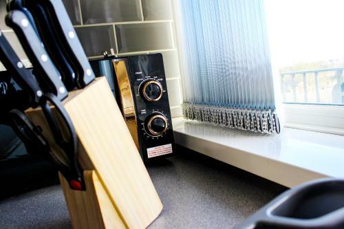 Beautiful 2-bedroom Service Apartment With Free Parking