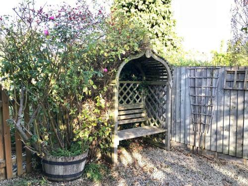 Lyndale House - Exclusive Use, Self Catering, Fpventures Stroud