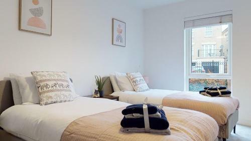 Luxury 2 Bed Apartment With Parking Near London