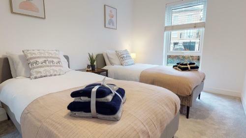 Luxury 2 Bed Apartment With Parking Near London