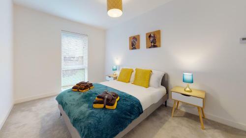 Luxury 2 Bed Apartment With Parking Near London