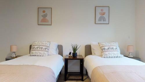 Luxury 2 Bed Apartment With Parking Near London