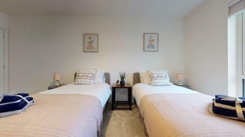 Luxury 2 Bed Apartment With Parking Near London