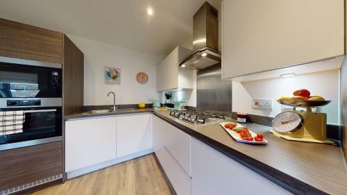 Luxury 2 Bed Apartment With Parking Near London
