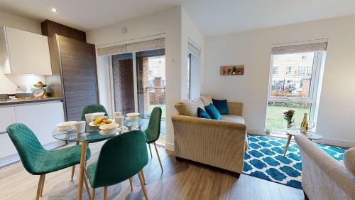 Luxury 2 Bed Apartment With Parking Near London