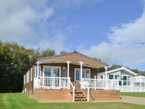 Aintree Lodge - Hot Tub - Northumberland