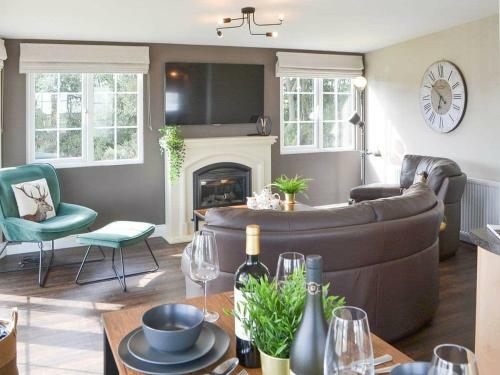 Aintree Lodge - Hot Tub - Northumberland