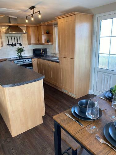 Aintree Lodge - Hot Tub - Northumberland