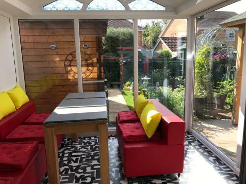 Hostal Sleeping Dogs Guest House And Log Cabin