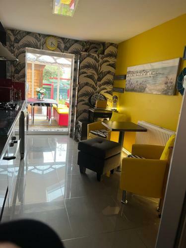 Hostal Sleeping Dogs Guest House And Log Cabin