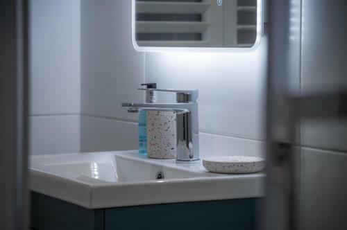 Azure - 2 Bedroom Apartment - Tenby