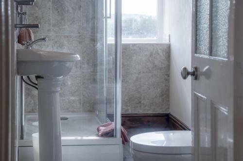 Dragons Den - 2 Bedroom Apartment - Tenby