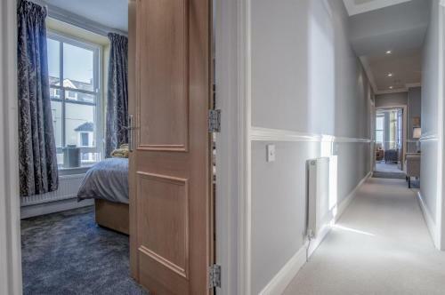 Judith's View - 3 Bedroom Apartment - Tenby