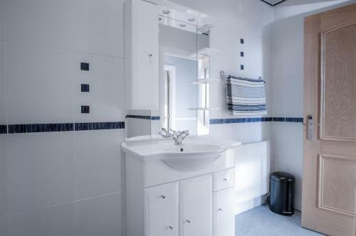 Judith's View - 3 Bedroom Apartment - Tenby