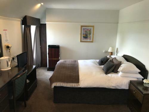 Lion And Unicorn Hotel